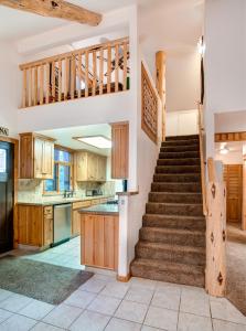 2N Big Pine Lodge