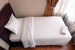 2BR Prestige Essence Dharmawangsa Apartment By Travelio