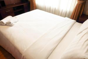 2BR Prestige Essence Dharmawangsa Apartment By Travelio