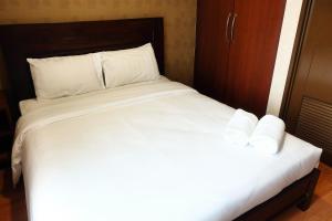 2BR Prestige Essence Dharmawangsa Apartment By Travelio