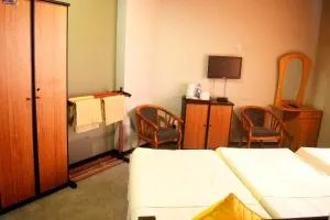 One C Hostel - Ratgama Hegoda