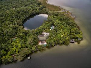 Laguna Quexil, Desarrollo de Tayasal Flores, Petén, Guatemala.