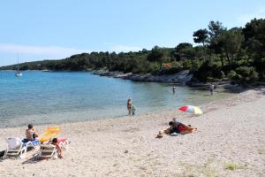 Apartments and rooms with parking space Cunski, Losinj - 2498