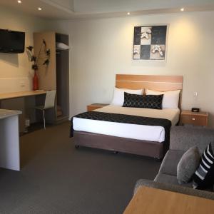 Burkes Hotel Motel