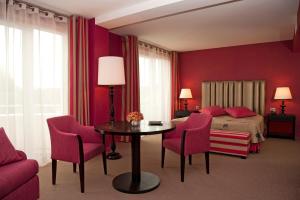 Hotels Grand Hotel de Solesmes : photos des chambres