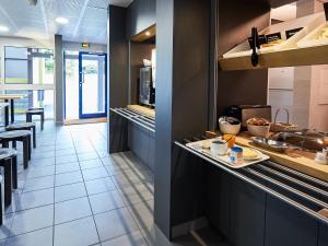 Hotels B&B HOTEL Cherbourg : photos des chambres