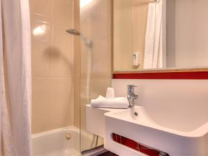 Hotels B&B HOTEL Villeneuve Loubet Village : Chambre Double