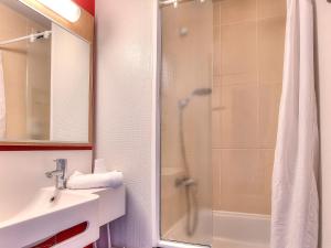 Hotels B&B HOTEL Villeneuve Loubet Village : photos des chambres