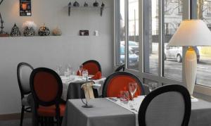 Hotels Hotel Restaurant Les Capucins - Repas Possible : photos des chambres