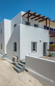 Michalakis Seaside Suites Milos Greece