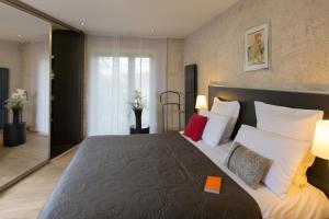 Hotels Le Petit Coq aux Champs - Les Collectionneurs : photos des chambres
