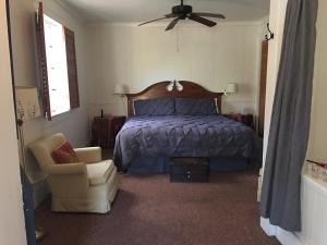 Deluxe King Room room in River House Inn