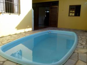 Casa com piscina na Praia Grande