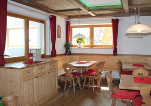 Apartment with Terrace room in Apartments Maurerhof