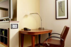 Double Room with Two Double Beds and Accessible Tub - Disability Access room in Hyatt Place Richmond Chester