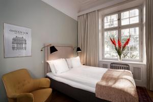 Queen Room room in Hotel Esplanade; Sure Hotel Collection by Best Western