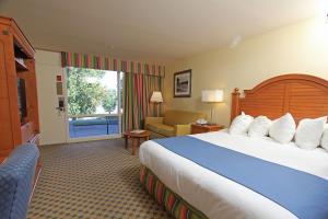 King Room room in Kentucky Dam Village State Resort Park