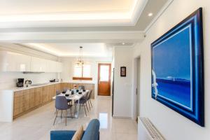 Leo - Unique Glyfada Apartment