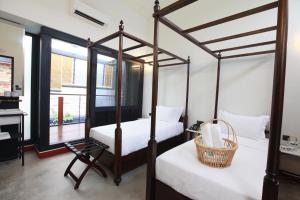 Twin Room with Balcony room in Tian Jing Hotel
