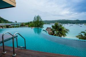 Phi Phi Cliff Beach Resort