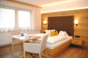 Double Room with Balcony room in Gästehaus Pirker