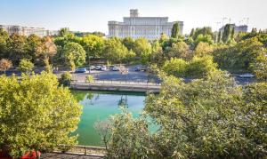 Two-Bedroom Apartment with River View - Ground Floor room in Parliament & River View Apartments