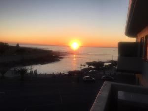 "Beach on Mouille Point"-battery backup for load shedding