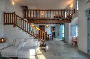 Unique Beachfront Cycladic Villa @ Agios Prokopios