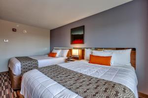 Queen Room with Two Queen Beds - Disability Access/Non-Smoking room in Microtel Inn & Suites by Wyndham Niagara Falls