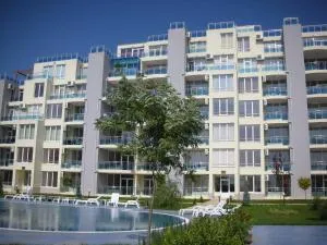 Oasis Suites Apartments and Studios - Равда