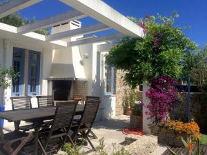 HOMEinLAND of TERROSO - Privat Pool, Grill & Seaview