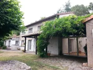 Maison d'hôtes Les Beaux Chenes - 勒皮圣博内