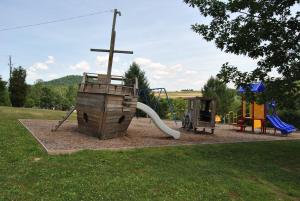 Robin Hill Camping Resort Premium Cottage 9