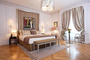 Large Deluxe Room room in Majestic Hotel Spa - Champs Elysées