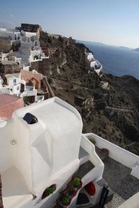 Fotinos Houses Santorini Greece