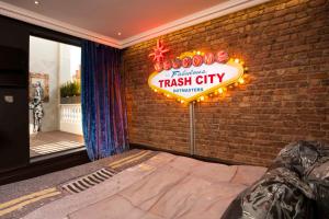 Trash City Suite room in The Exhibitionist Hotel