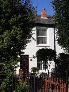 Pretty Victorian Cottage - Eastney