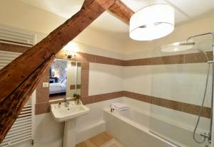 B&B / Chambres d'hotes Chateau le Quesnoy : Chambre Double ou Lits Jumeaux - Vue sur Jardin