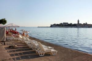 Apartments with swimming pool Banjol, Rab - 11382