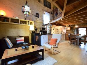 Gorgeous Holiday Home near Durbuy with Pond