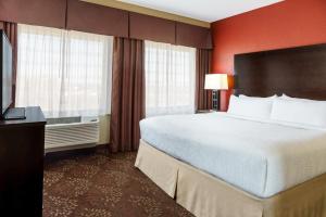 King Leisure - Non-smoking room in Holiday Inn Charlotte University an IHG Hotel