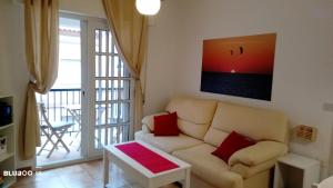 Bonito, luminoso, cerca del mar con Parking