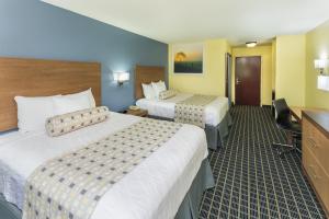 Queen Room with Two Queen Beds - Non-Smoking room in Days Inn & Suites by Wyndham Union City