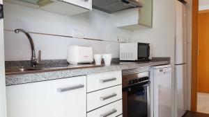 Highrise apartment with private terrace & sea views - 34th floor