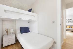 Two-Bedroom Apartment room in Apartamentos Cielo Granada