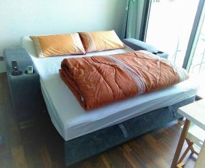 Peak Tower in Phatumnak (Seaview)