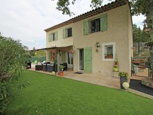 Maisons de vacances Tasteful Villa in Montauroux with Private Pool : photos des chambres