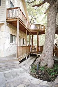 Tiki Lodge 1 - Third Crossing