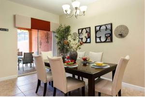 Four-Bedroom Apartment room in Paradise Palms Condo #118961