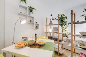 Vatican 96 Degli Ubaldi Studio steps from metro and St Peters